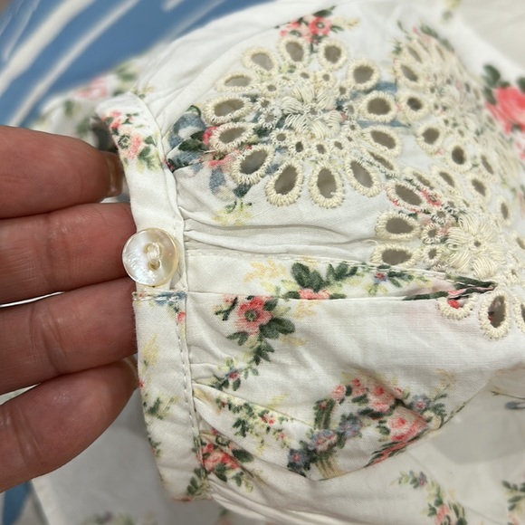 😊PRICE ⬇️
 LOVESHACK FANCY • White Long Sleeve Floral Blouse •size S • - Picture 9 of 9